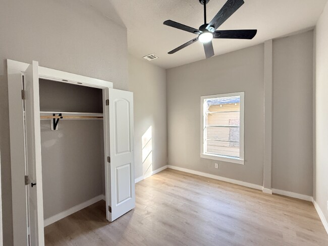 Foto del edificio - 2209 Gano St