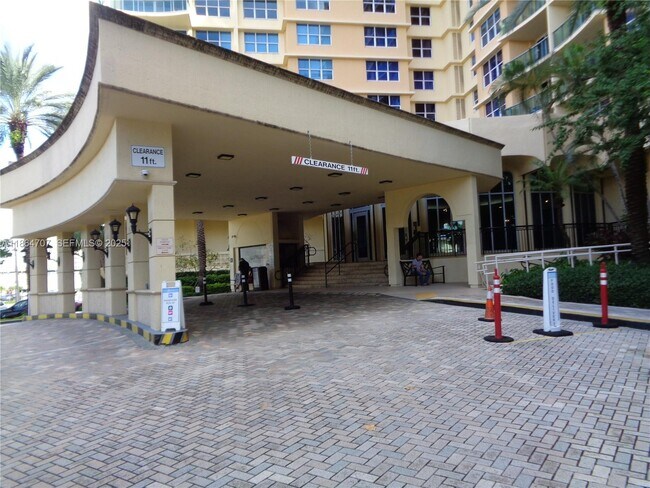 Building Photo - 2501 S Ocean Dr