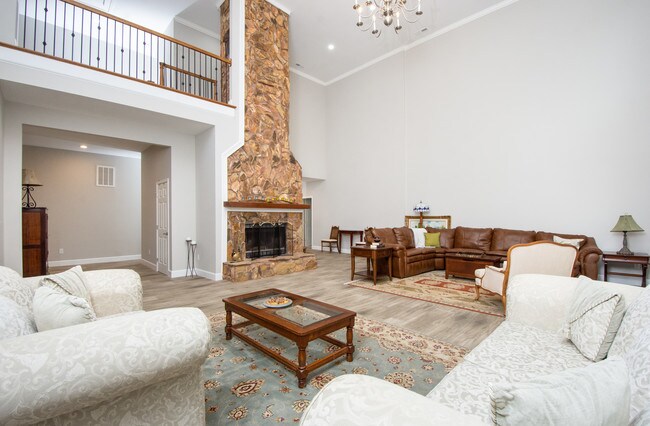 Building Photo - 2500 Huntley Dr