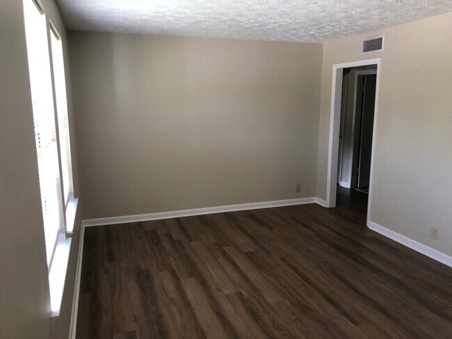 Foto del edificio - 1422 Stratford Ave