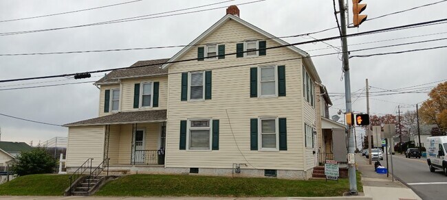 Building Photo - 800 Race St