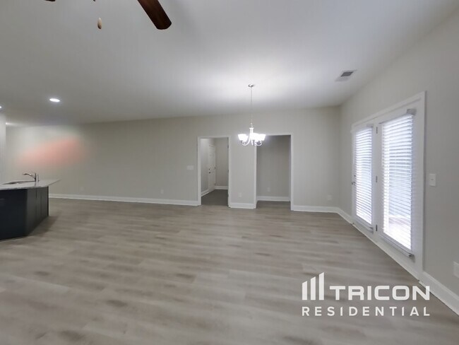 Building Photo - 117 Irvine Ln