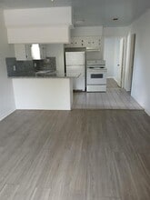 Building Photo - 1326 Blair St