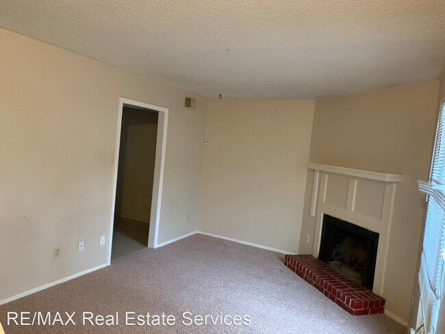 Building Photo - 2 br, 1.5 bath House - 9002 Clusters Drive