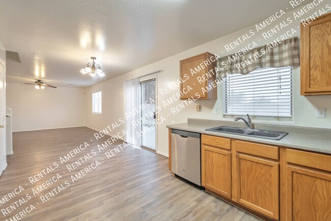Building Photo - LARGE 5BD 3BA HOME IN SAN TAN. VALLEY!