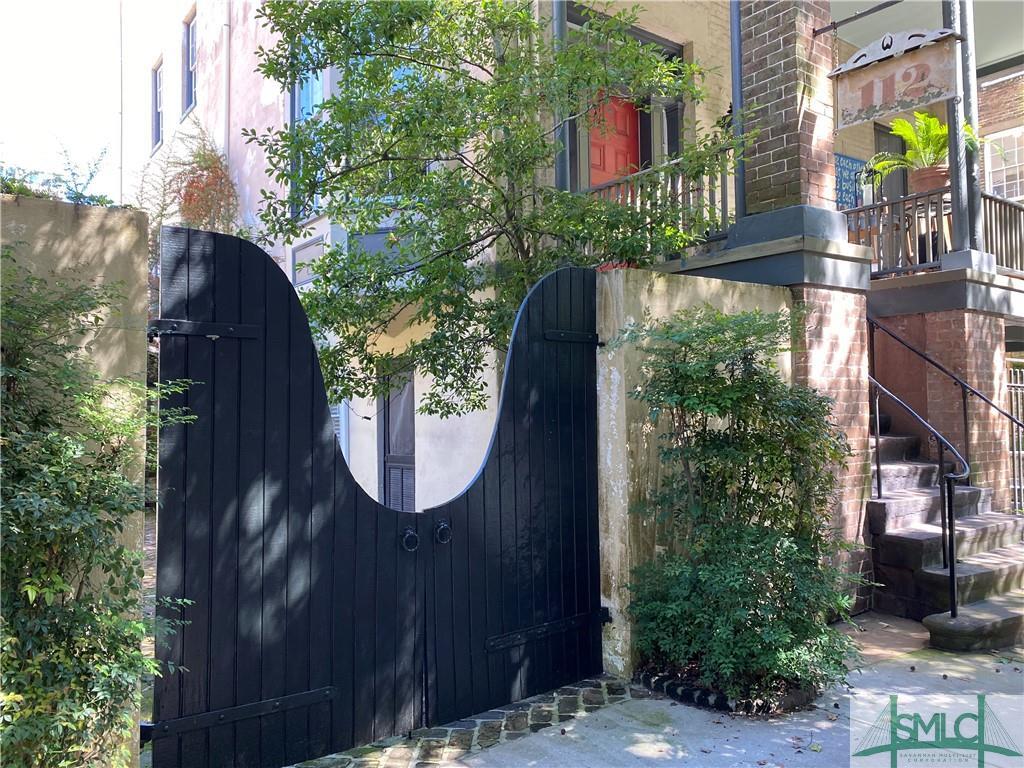Primary Photo - 112 E Harris St