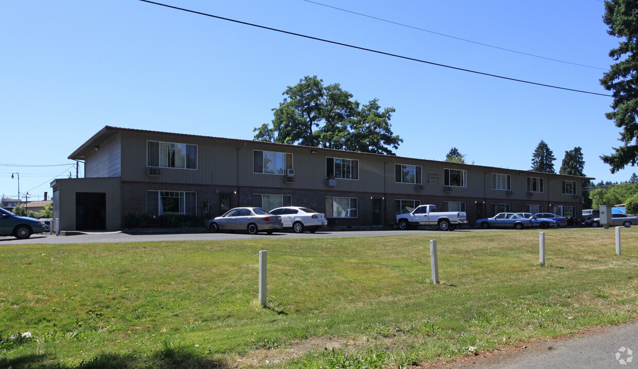 Primary Photo - Plainsmen Apartments
