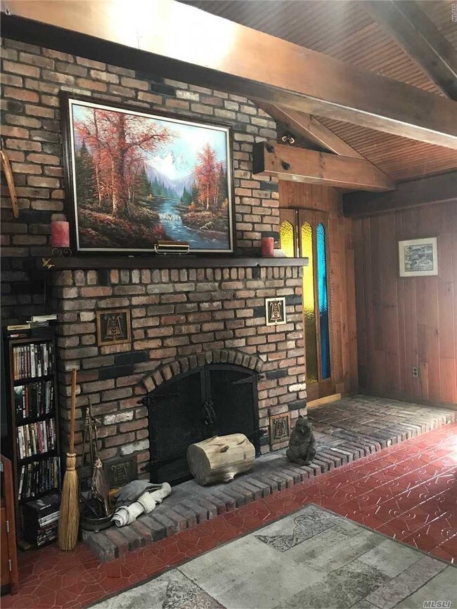 Building Photo - 1195 Springs Fireplace Rd
