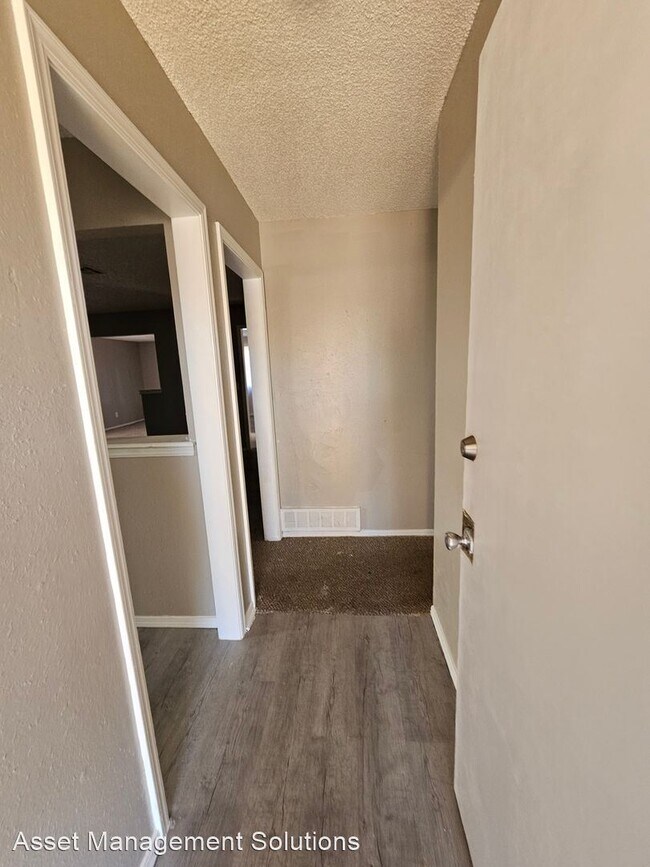 Building Photo - 5 br, 1.5 bath House - 4404 Meadowoak