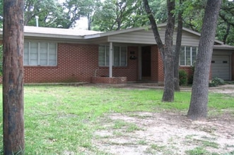 Building Photo - 3902 Oaklawn St