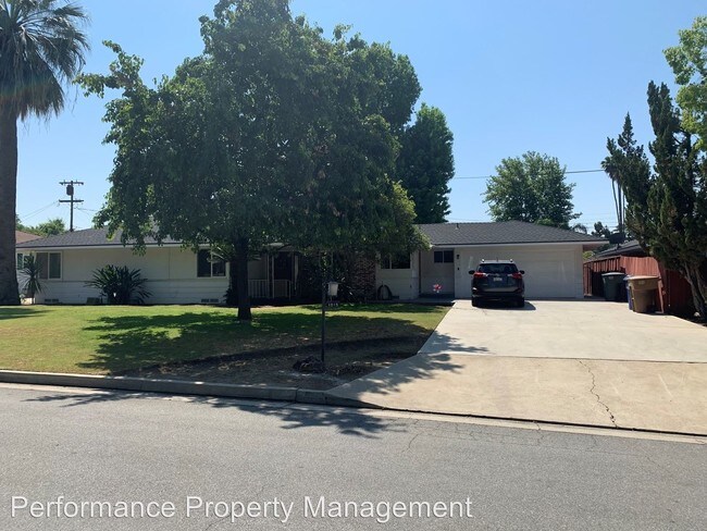 Building Photo - 3 br, 2 bath House - 1815 Country Club dr