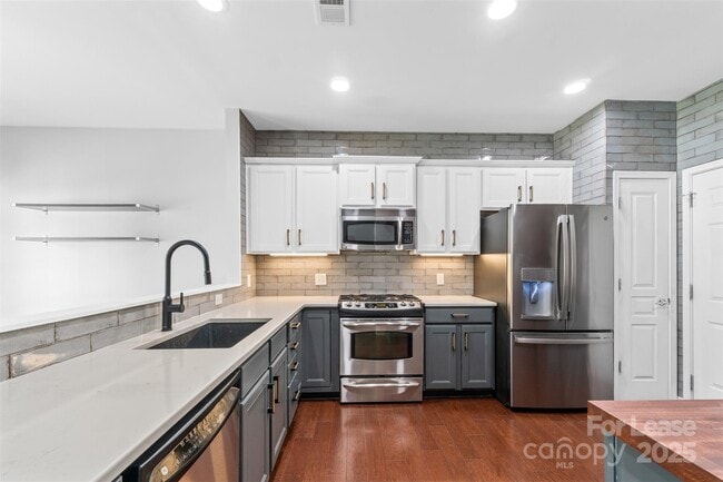 Building Photo - 15627 Canmore Street