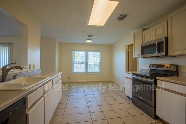 Building Photo - 1045 Stone Trail