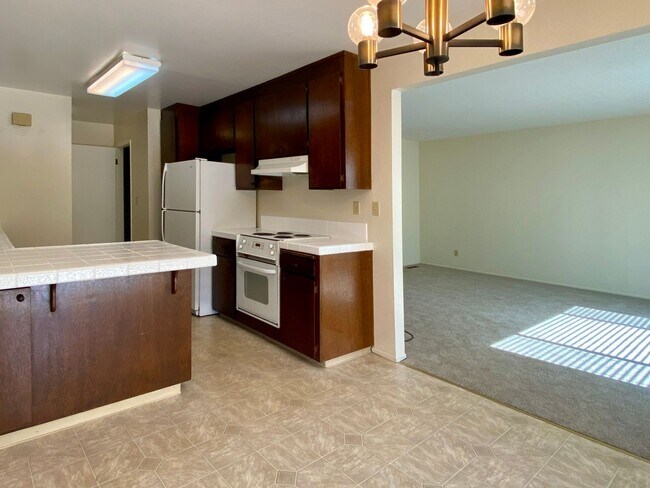 Foto del edificio - Spacious 3 Bedroom 2 Bath Duplex unit in S...