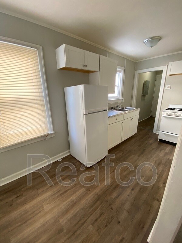 Building Photo - 590-592 Robinwood Ave