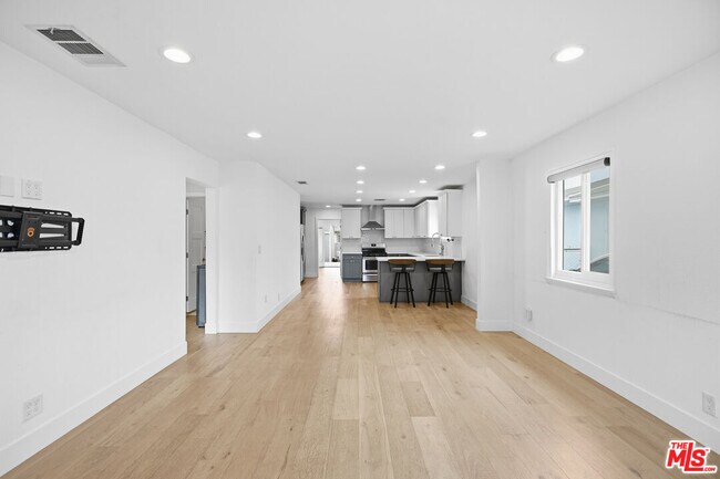 Foto del edificio - 4221 166th St