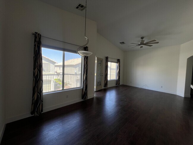 Foto del edificio - 6371 Lorne Green Ave