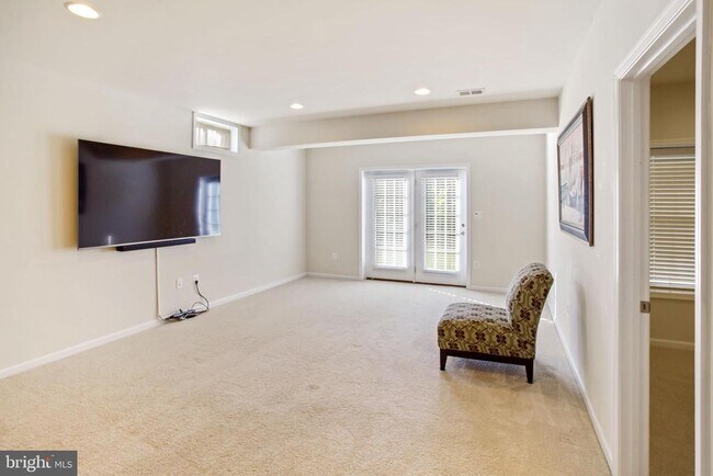 Foto del edificio - 7311 Hayfield Rd