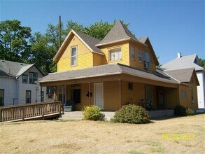 Building Photo - 304 S 6th St