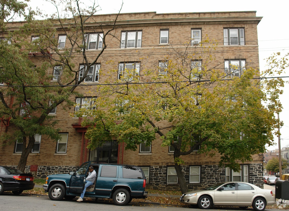 Building Photo - 1 Morris Cres