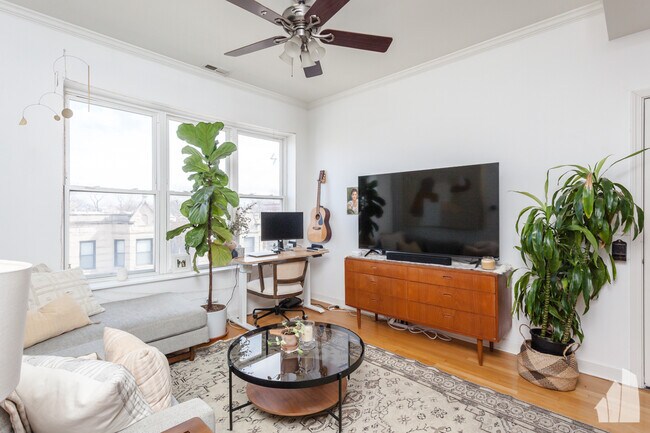 Foto del edificio - 2716 N Kedzie Ave