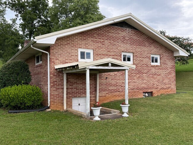 Foto del edificio - Spotless & Spacious! 3BR Home Near Volunte...