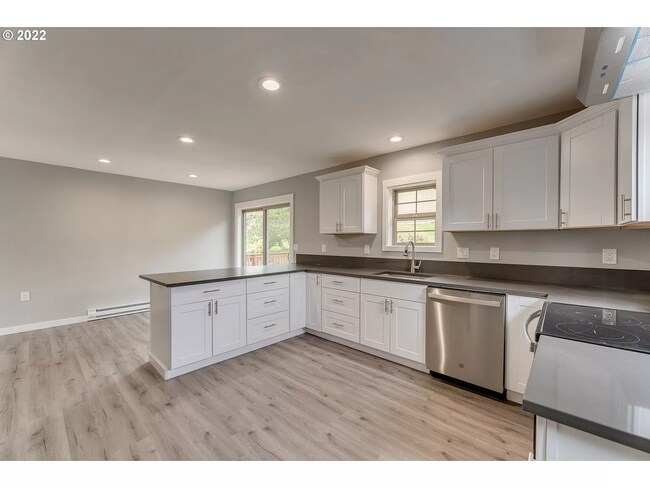 Building Photo - 30131 Skyline Dr