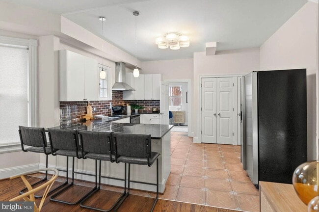 Building Photo - 745 Gresham Pl NW