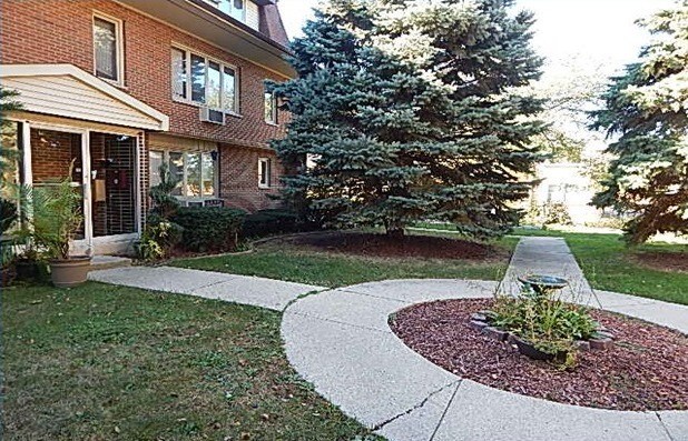 Building Photo - 816 W Saint James St