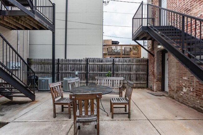 Building Photo - 1 bedroom in Chicago IL 60647