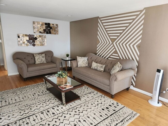 Foto del edificio - 368 Luella Ave