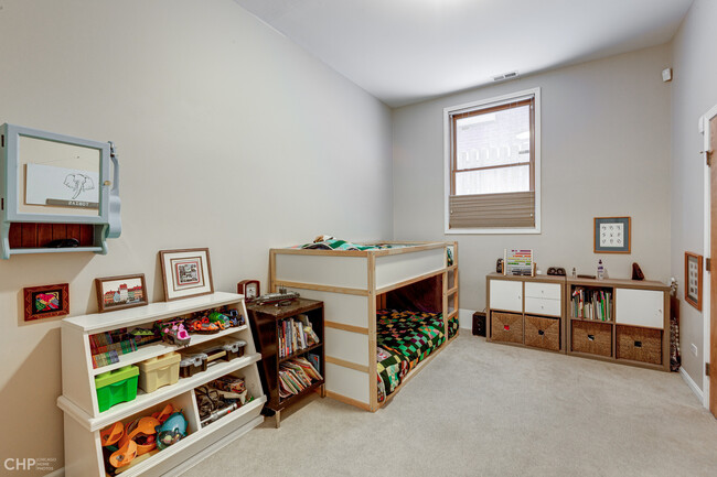 Building Photo - 2026 W Pierce Ave