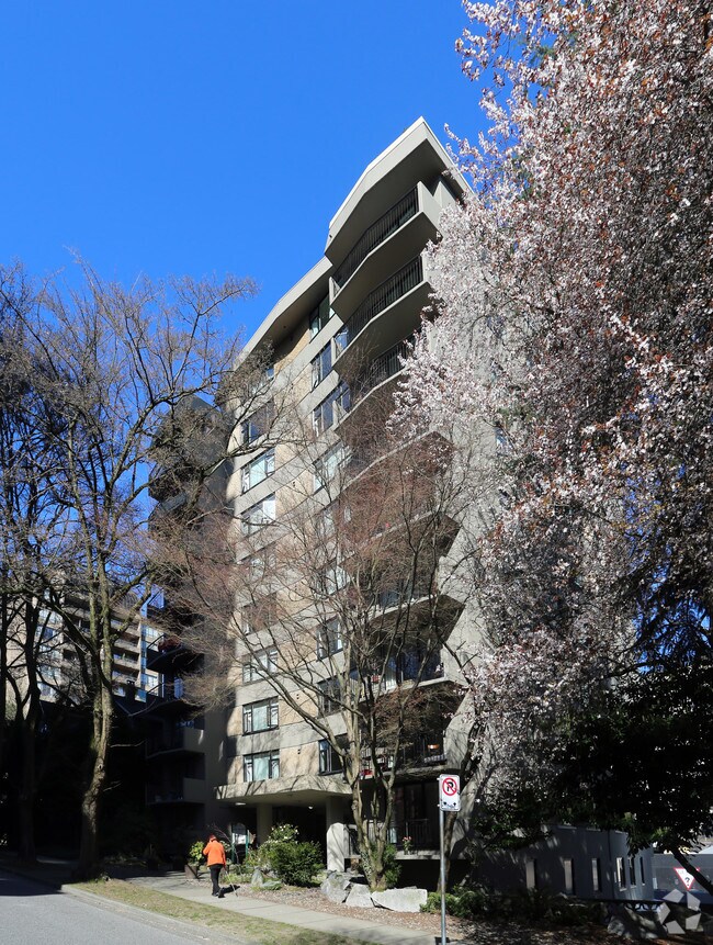 Photo du bâtiment - Villa Esto Apartments