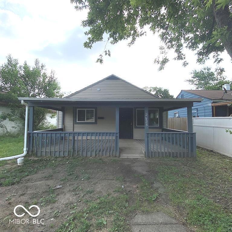 Primary Photo - 2933 N Gladstone Ave