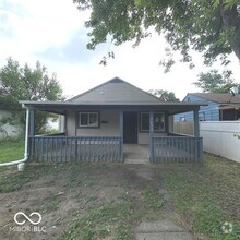 Building Photo - 2933 N Gladstone Ave