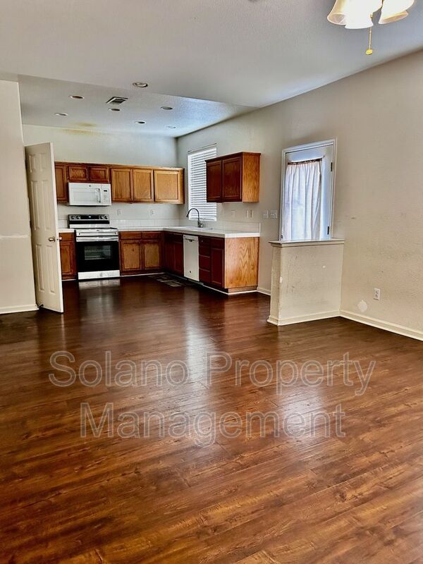 Building Photo - 200 Troon Ct