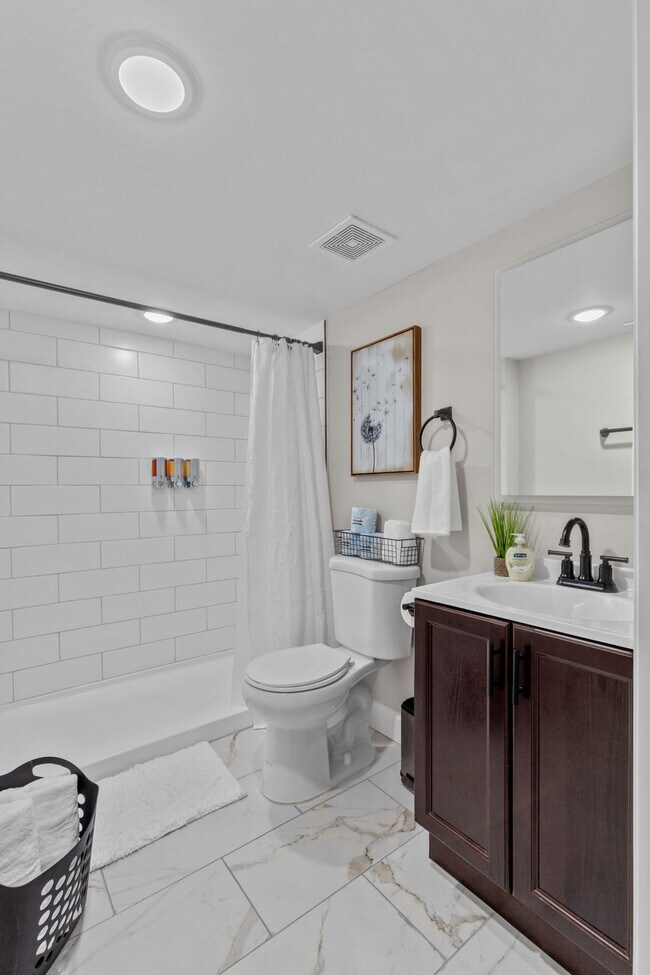 Foto del edificio - 4456 Bingham Ave