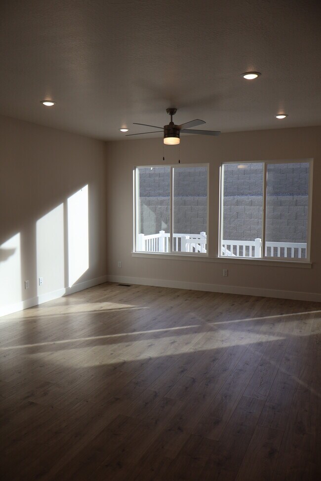 Foto del edificio - 4805 S Heartwood Rd