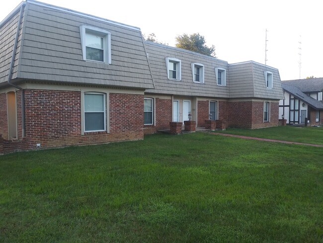 Building Photo - 624 Graybridge E