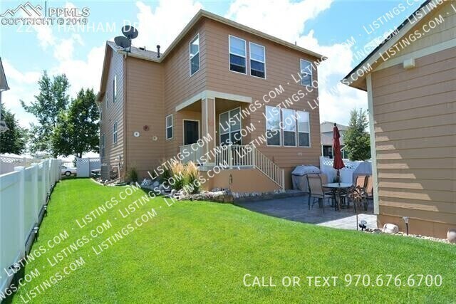 Building Photo - 2202 Hanham Dr