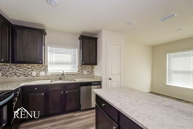 Foto del edificio - 123 Palomino Bnd Dr