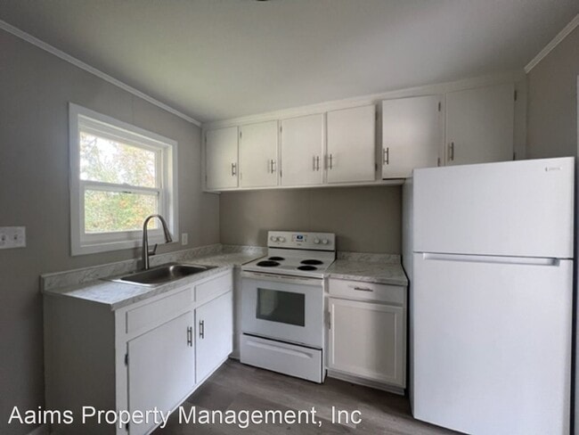 Building Photo - 1 br, 1 bath House - 4941-B Fieldcrest Drive