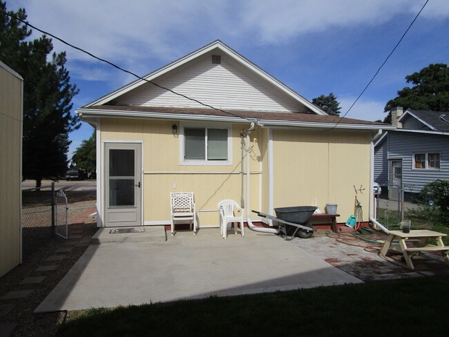 Building Photo - 122 S 14th St