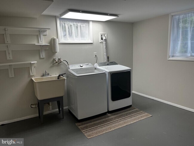 Foto del edificio - 10213 Fox Ln
