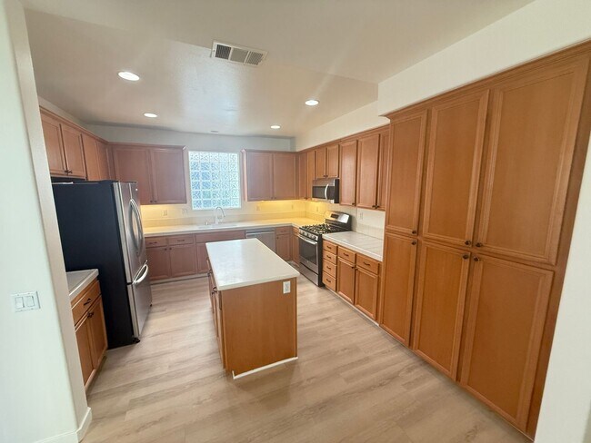 Building Photo - Andorra Community 3 Bedroom Rental Home in Valencia!