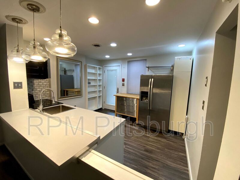 5523 Ellsworth Ave Unit Apt 6C, Pittsburgh, PA 15232 Condo for Rent in Pittsburgh, PA