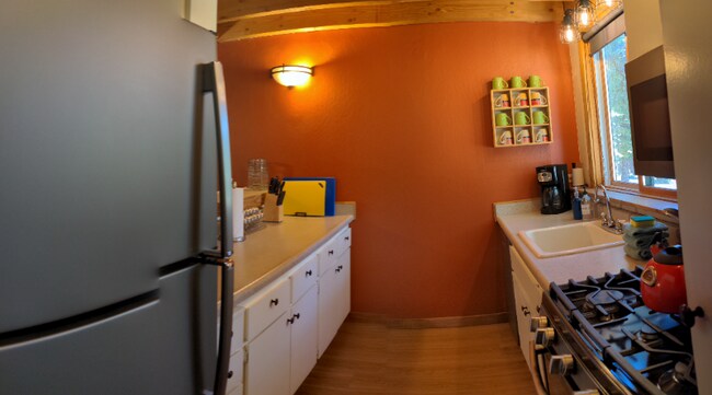 Building Photo - 5060 Gold Bend