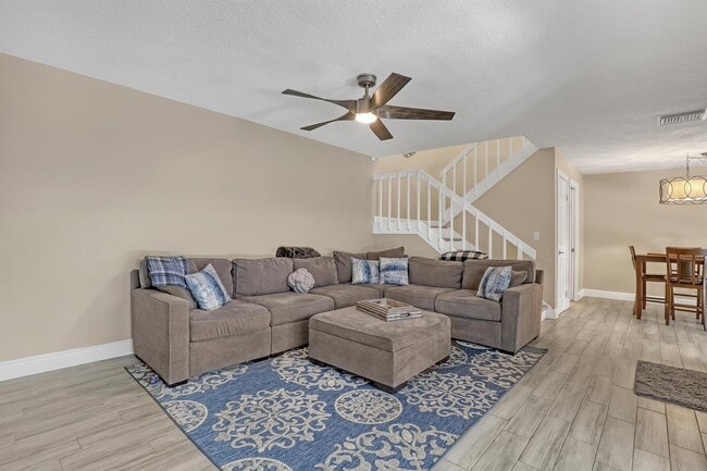 Building Photo - 923 Springdale Cir