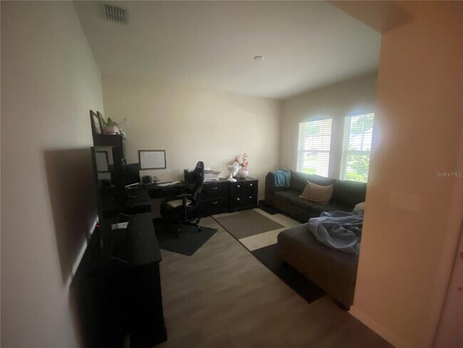 Foto del edificio - 5579 Bakewell Pl