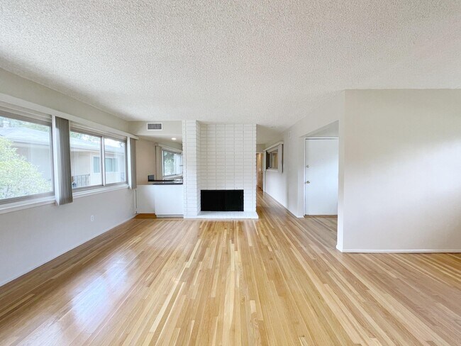 Building Photo - 804 S Orange Grove Blvd